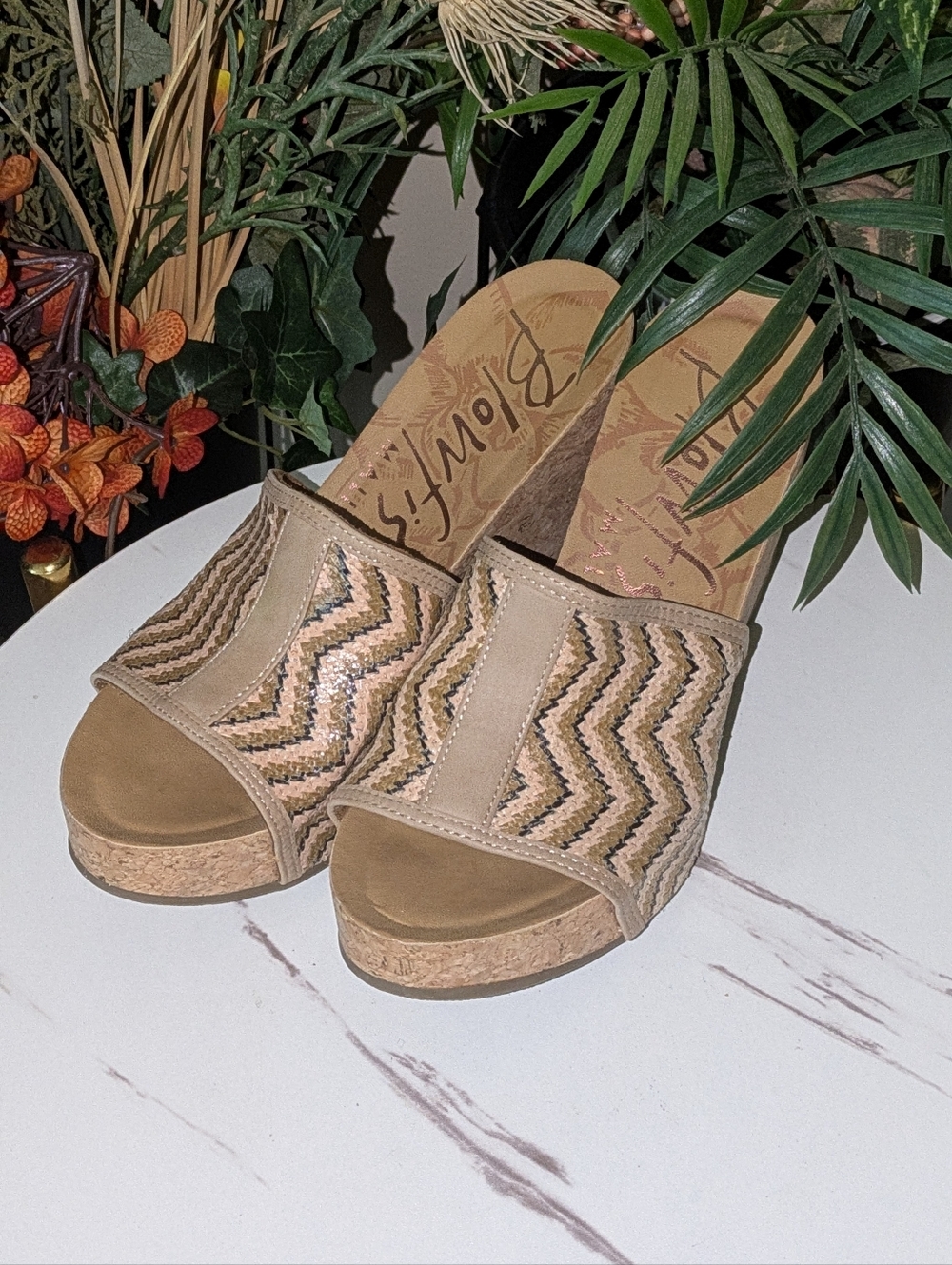 🔥SALE🔥Blowfish Women's Tan Chevron Slide Sandals - Picture 4 of 7